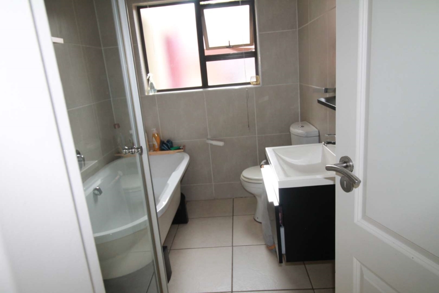 2 Bedroom Property for Sale in Noordwyk Gauteng