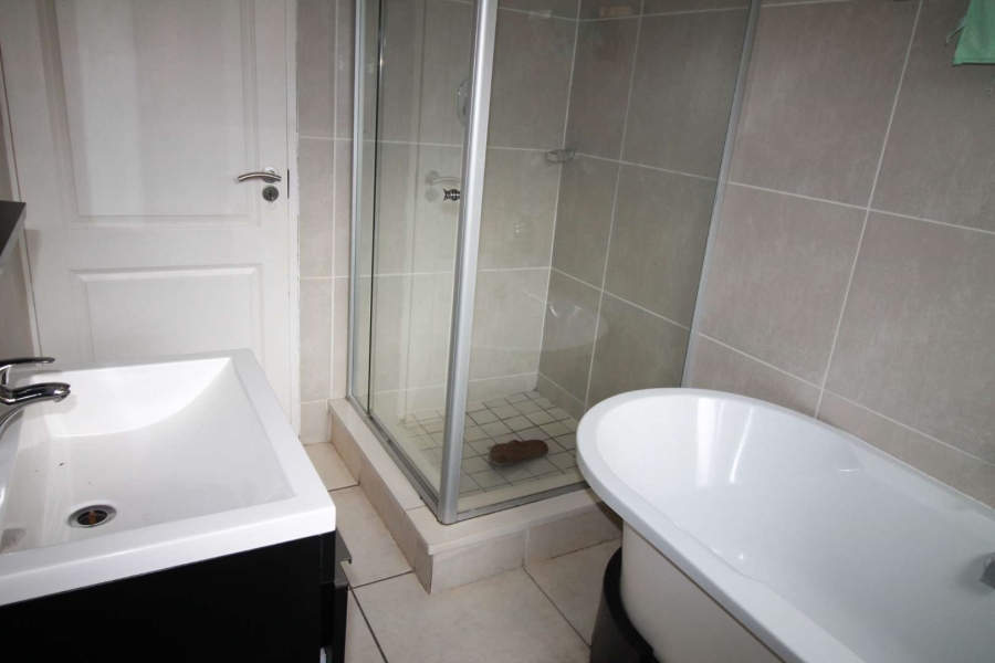 2 Bedroom Property for Sale in Noordwyk Gauteng