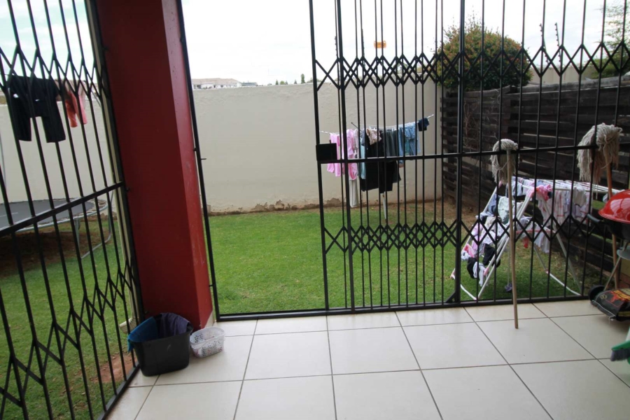 2 Bedroom Property for Sale in Noordwyk Gauteng
