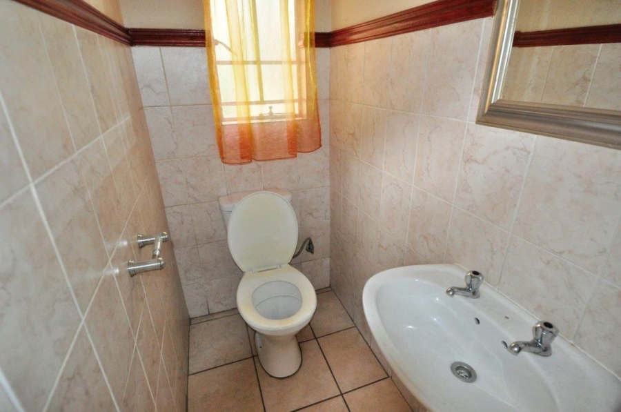 To Let 2 Bedroom Property for Rent in La Montagne Gauteng
