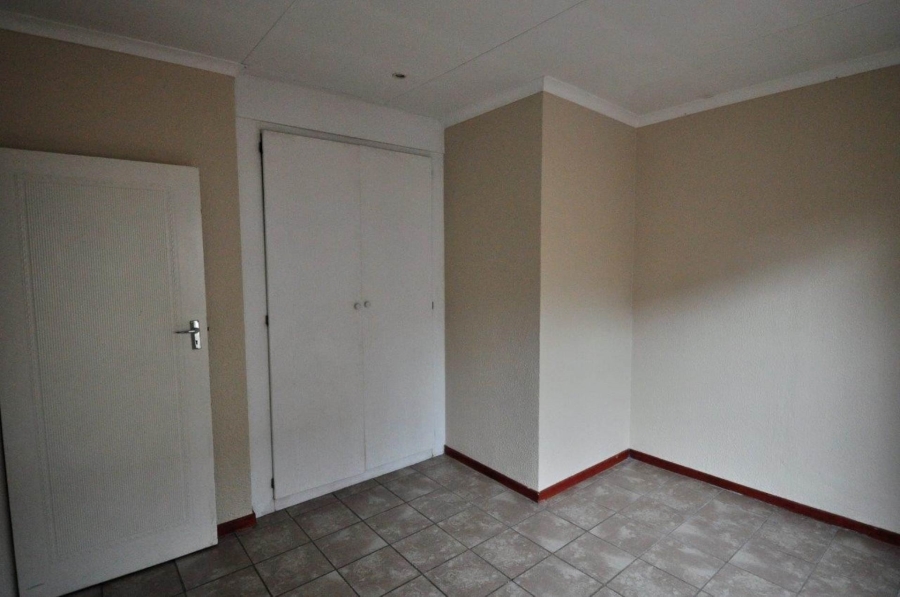 To Let 2 Bedroom Property for Rent in La Montagne Gauteng