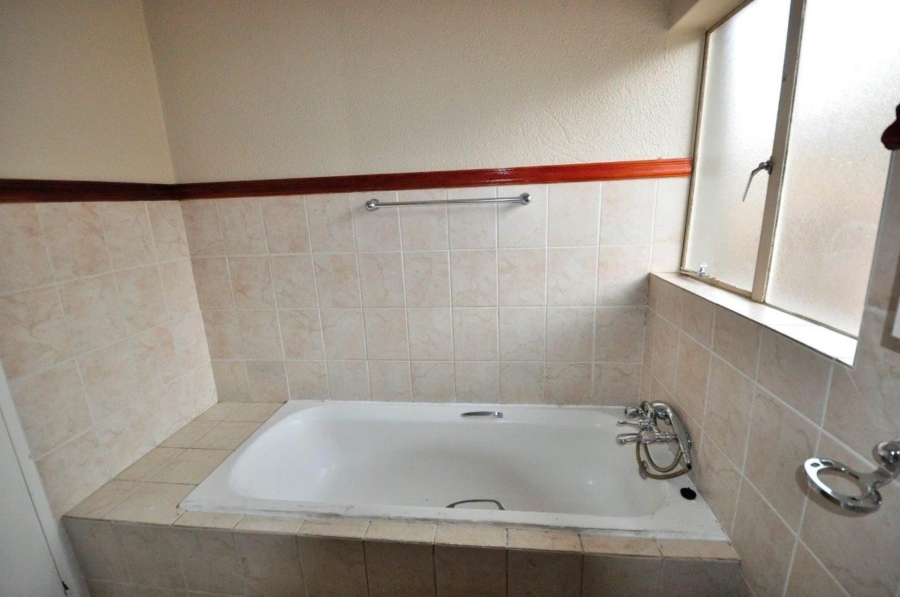 To Let 2 Bedroom Property for Rent in La Montagne Gauteng