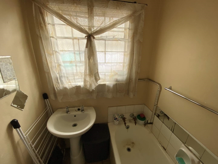 3 Bedroom Property for Sale in Newclare Gauteng