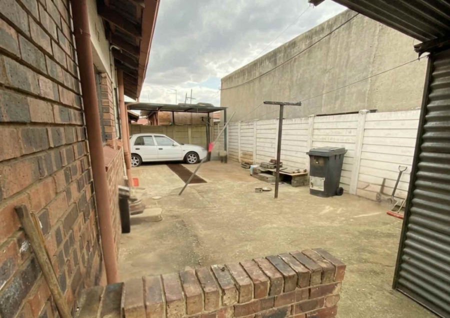 3 Bedroom Property for Sale in Newclare Gauteng
