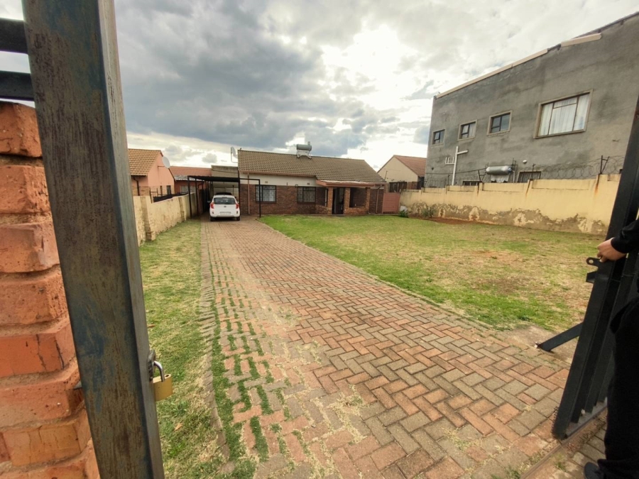 3 Bedroom Property for Sale in Newclare Gauteng