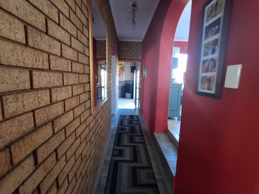 4 Bedroom Property for Sale in Brackenhurst Gauteng