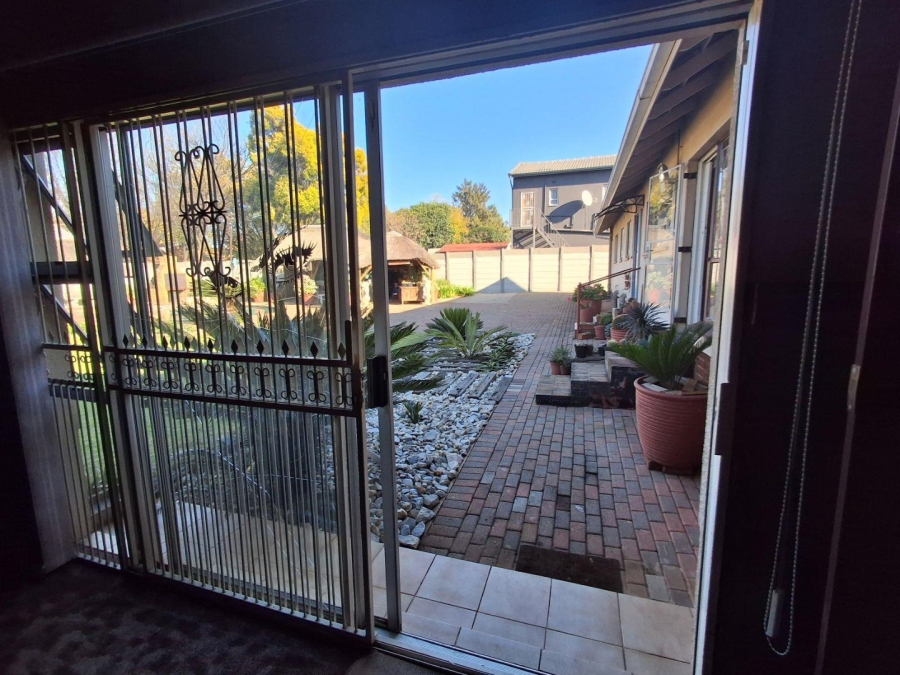 4 Bedroom Property for Sale in Brackenhurst Gauteng