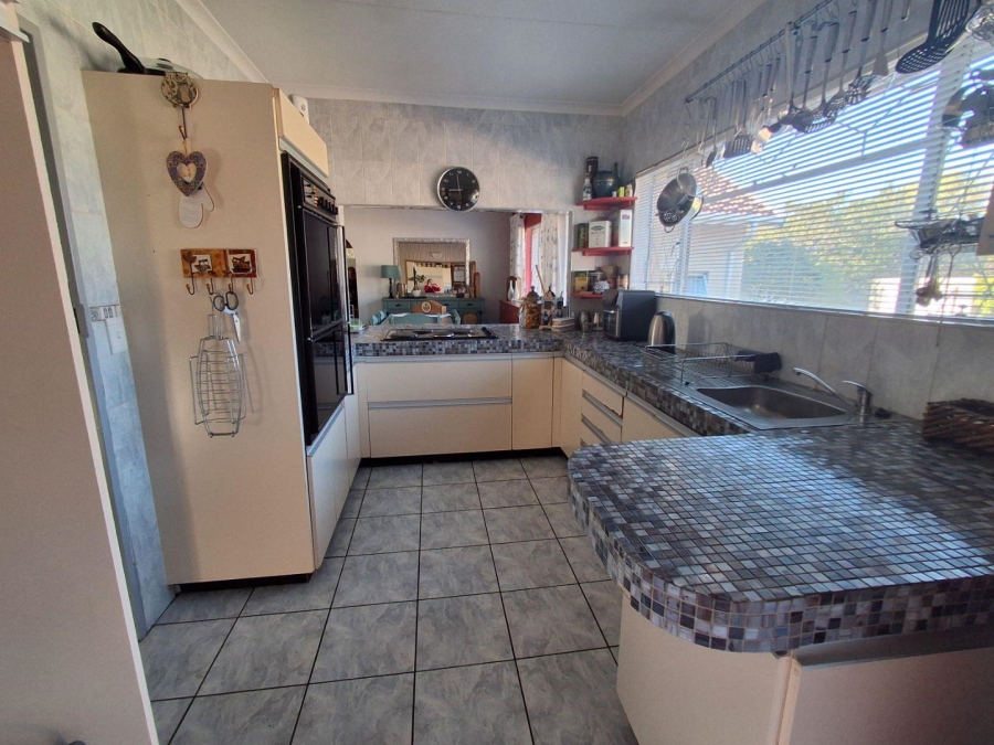 4 Bedroom Property for Sale in Brackenhurst Gauteng