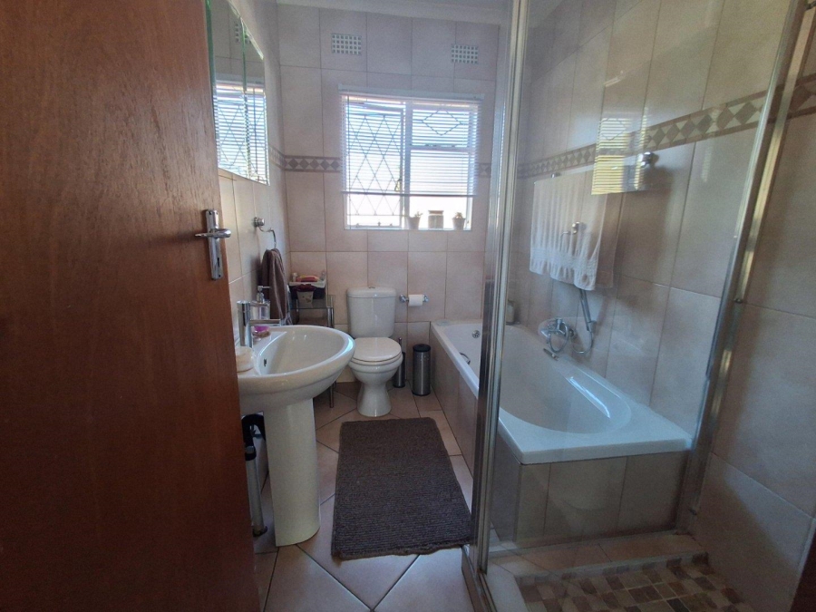 4 Bedroom Property for Sale in Brackenhurst Gauteng
