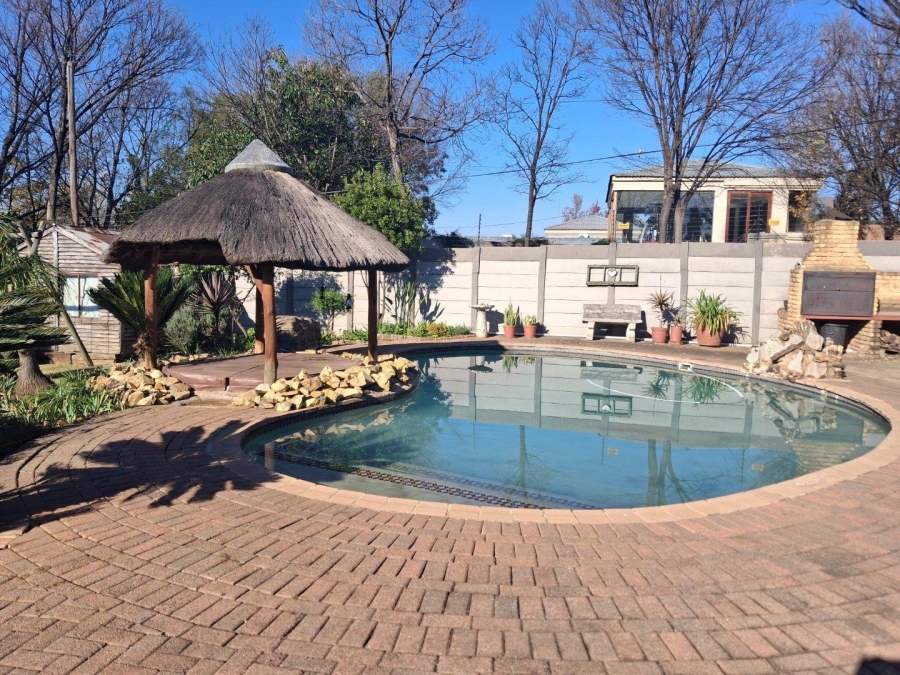4 Bedroom Property for Sale in Brackenhurst Gauteng