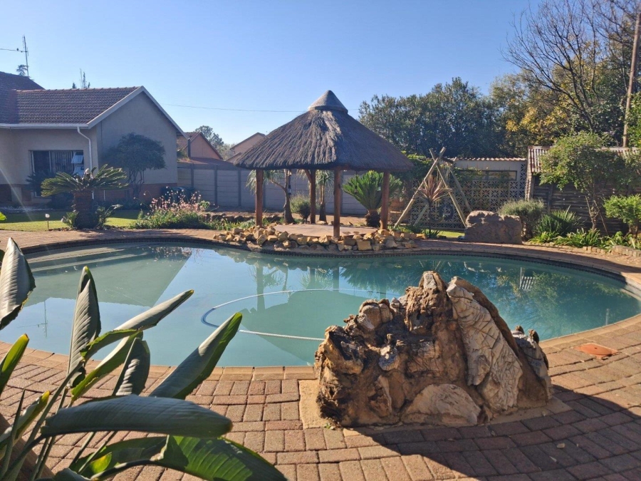 4 Bedroom Property for Sale in Brackenhurst Gauteng