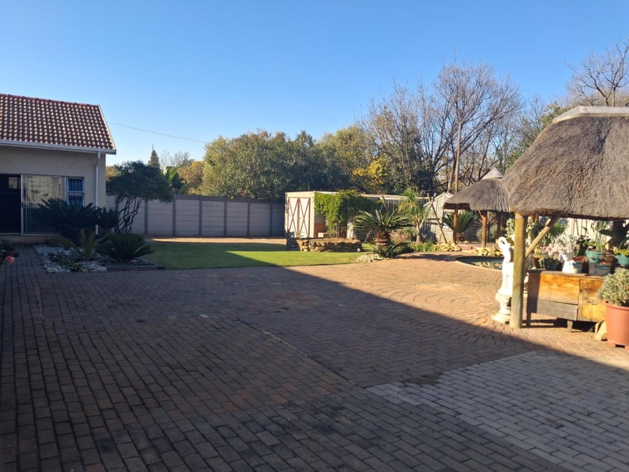 4 Bedroom Property for Sale in Brackenhurst Gauteng