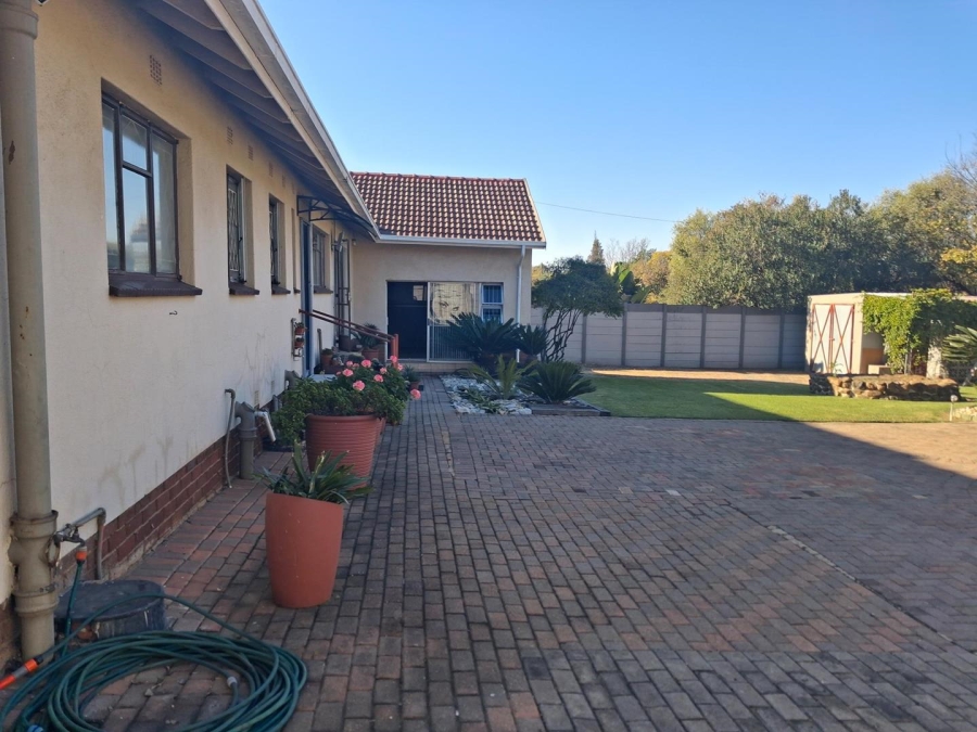 4 Bedroom Property for Sale in Brackenhurst Gauteng
