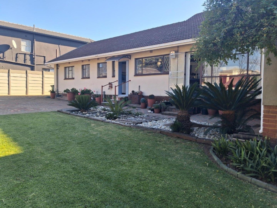 4 Bedroom Property for Sale in Brackenhurst Gauteng
