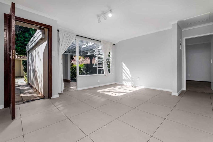 To Let 2 Bedroom Property for Rent in Magaliessig Gauteng