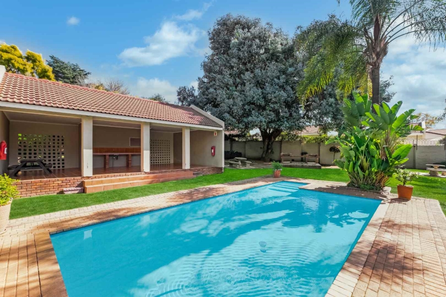 To Let 2 Bedroom Property for Rent in Magaliessig Gauteng