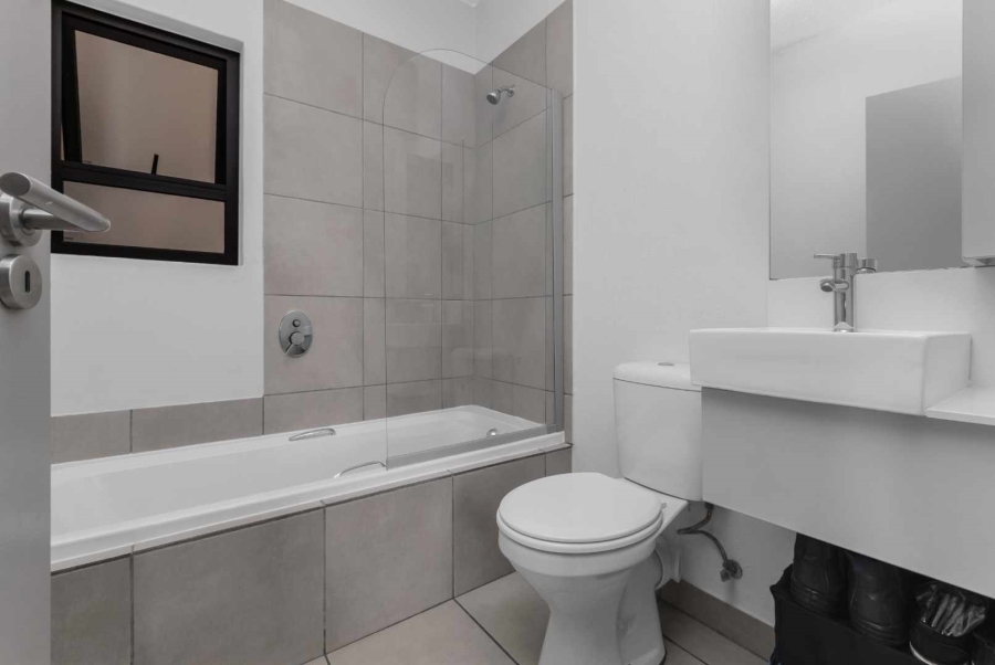 To Let 3 Bedroom Property for Rent in Broadacres Gauteng