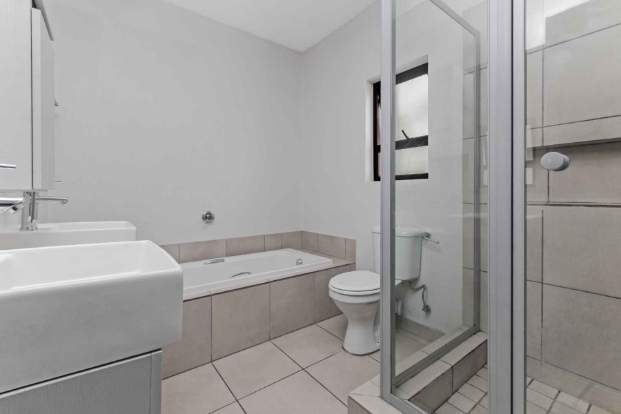 To Let 3 Bedroom Property for Rent in Broadacres Gauteng