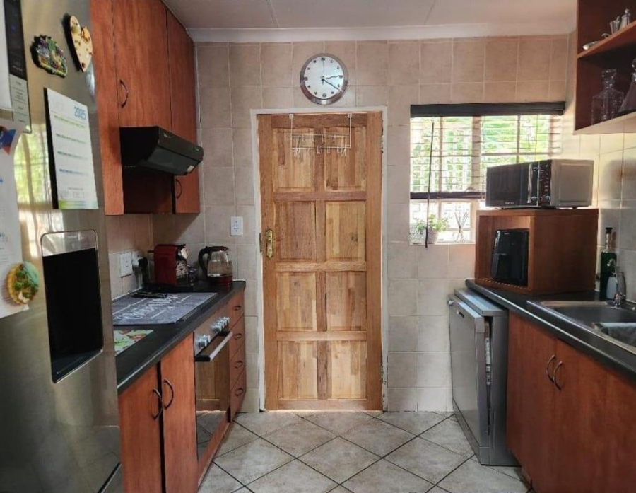 To Let 2 Bedroom Property for Rent in Equestria Gauteng
