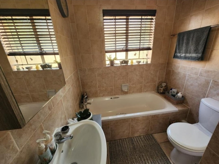 To Let 2 Bedroom Property for Rent in Equestria Gauteng