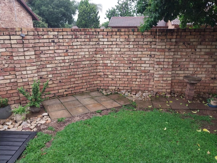 To Let 2 Bedroom Property for Rent in Equestria Gauteng
