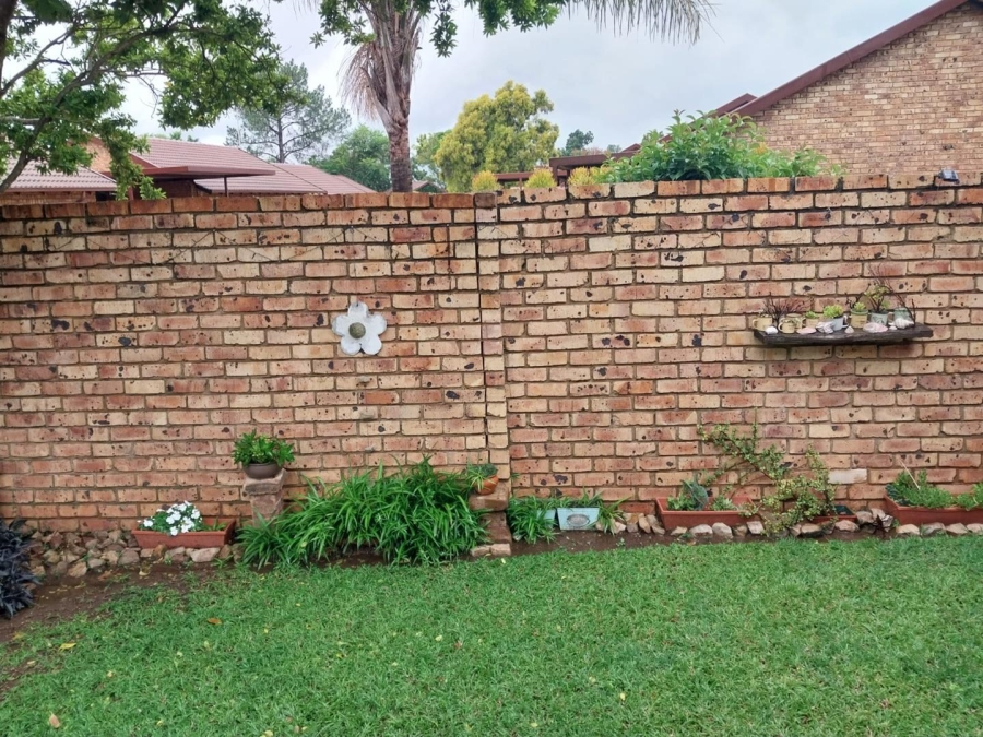 To Let 2 Bedroom Property for Rent in Equestria Gauteng