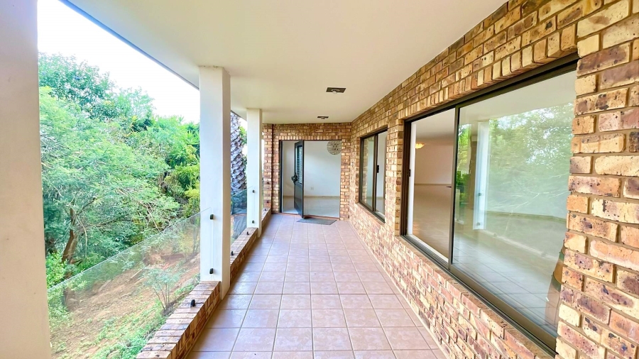 5 Bedroom Property for Sale in Faerie Glen Gauteng