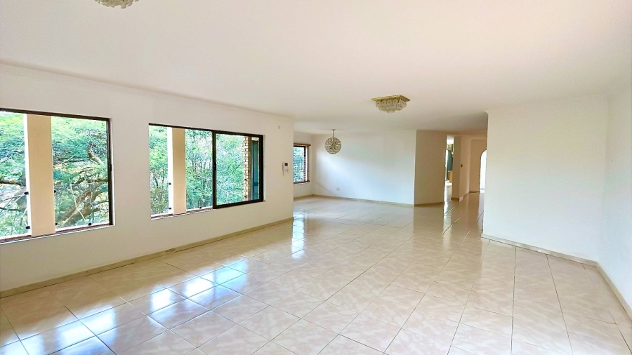 5 Bedroom Property for Sale in Faerie Glen Gauteng