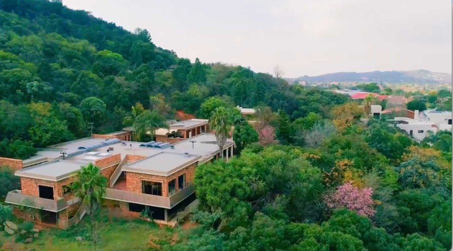5 Bedroom Property for Sale in Faerie Glen Gauteng
