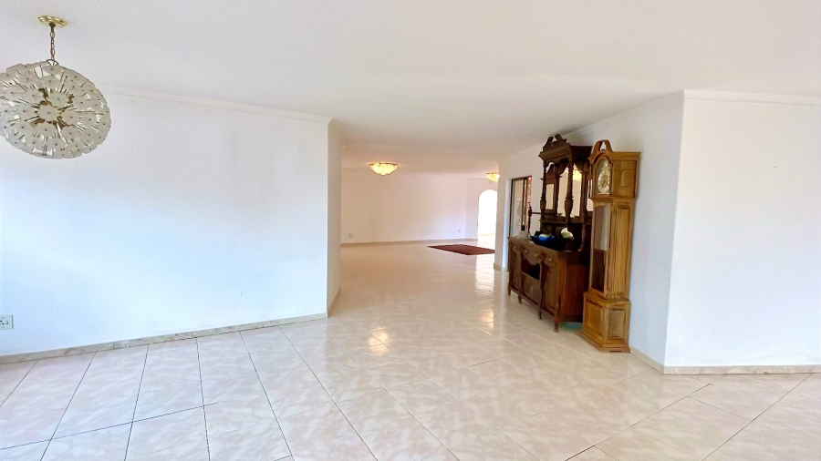 5 Bedroom Property for Sale in Faerie Glen Gauteng