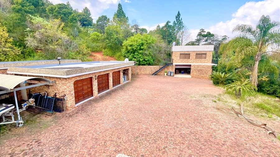 5 Bedroom Property for Sale in Faerie Glen Gauteng