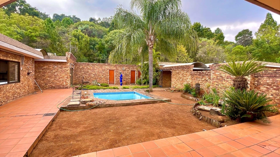 5 Bedroom Property for Sale in Faerie Glen Gauteng