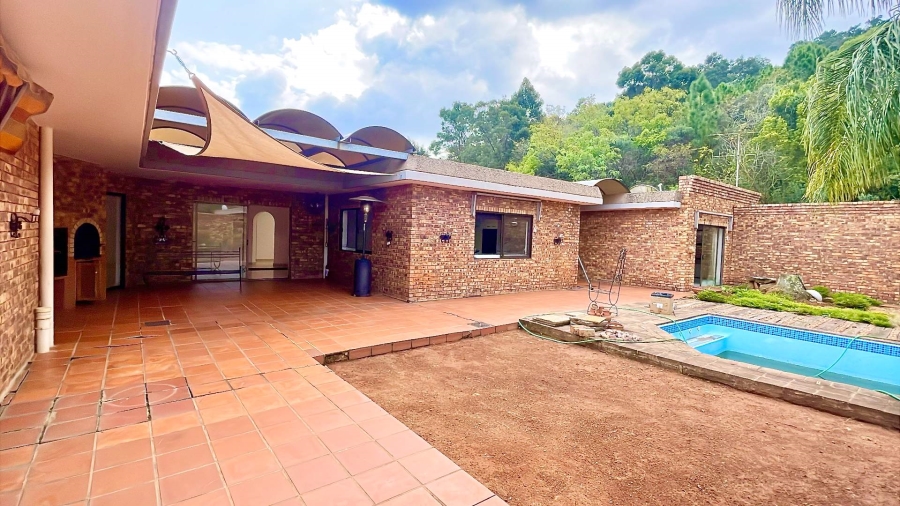 5 Bedroom Property for Sale in Faerie Glen Gauteng