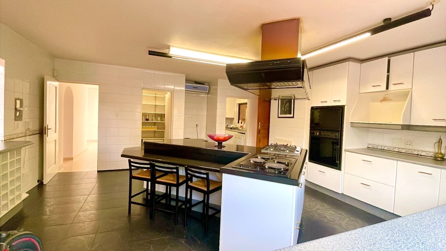 5 Bedroom Property for Sale in Faerie Glen Gauteng
