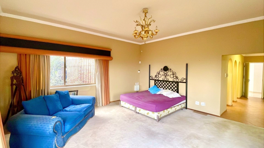 5 Bedroom Property for Sale in Faerie Glen Gauteng