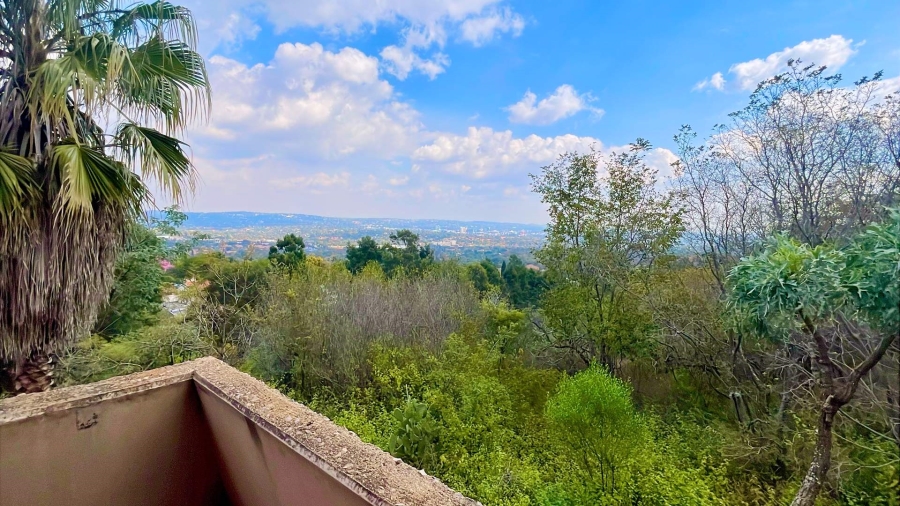 5 Bedroom Property for Sale in Faerie Glen Gauteng
