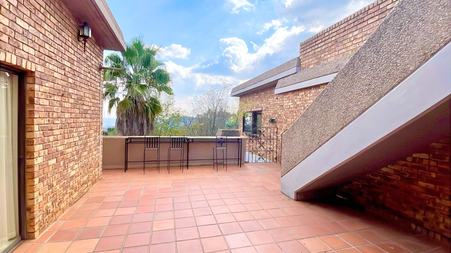 5 Bedroom Property for Sale in Faerie Glen Gauteng