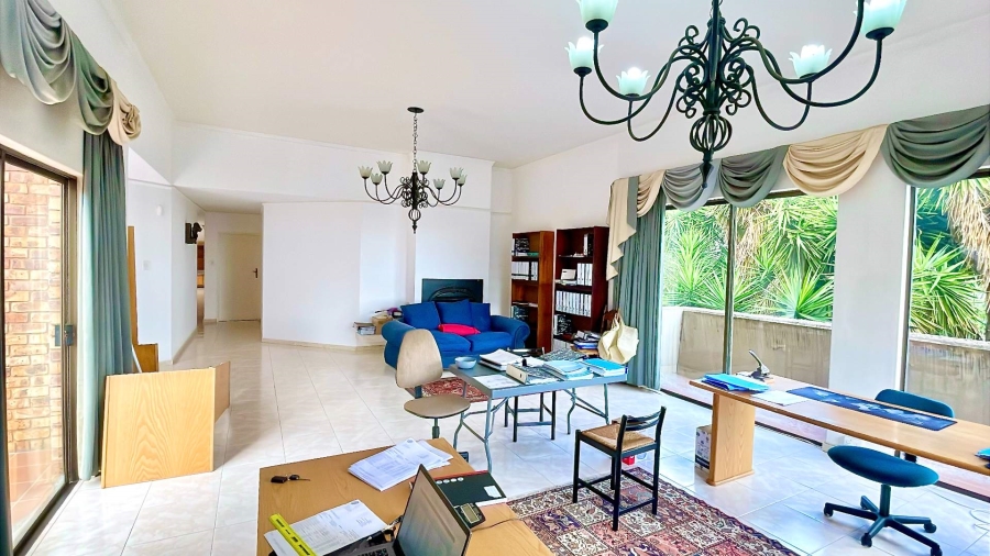 5 Bedroom Property for Sale in Faerie Glen Gauteng