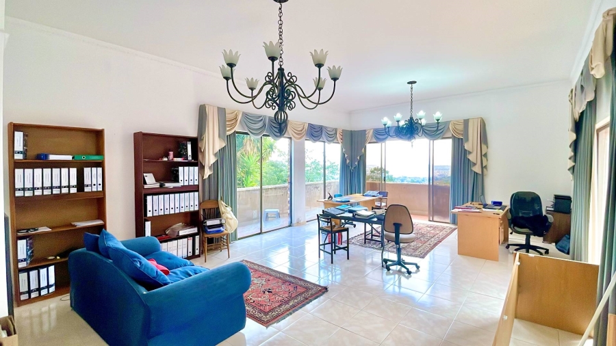 5 Bedroom Property for Sale in Faerie Glen Gauteng