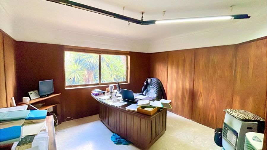 5 Bedroom Property for Sale in Faerie Glen Gauteng