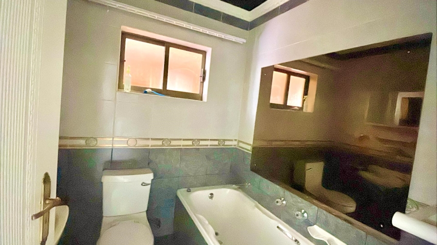 5 Bedroom Property for Sale in Faerie Glen Gauteng