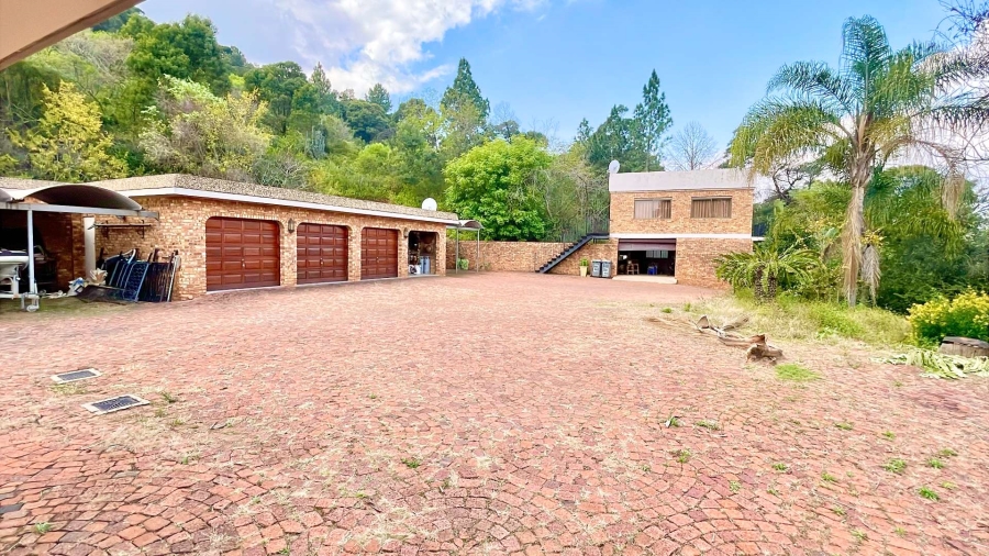 5 Bedroom Property for Sale in Faerie Glen Gauteng