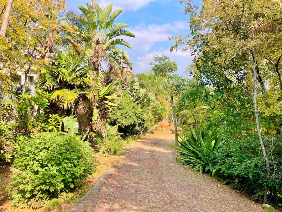 5 Bedroom Property for Sale in Faerie Glen Gauteng