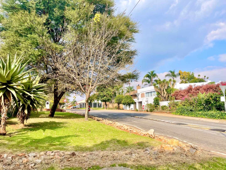 5 Bedroom Property for Sale in Faerie Glen Gauteng