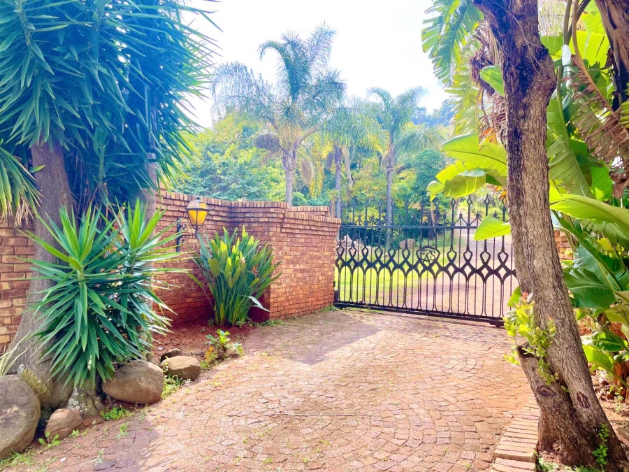 5 Bedroom Property for Sale in Faerie Glen Gauteng