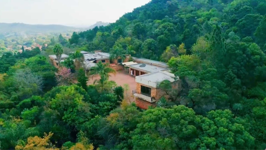 5 Bedroom Property for Sale in Faerie Glen Gauteng