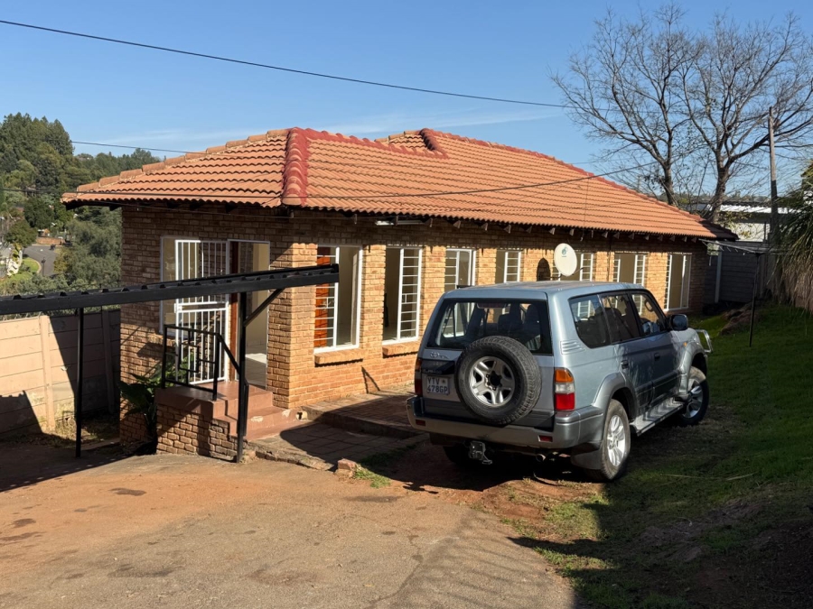To Let 3 Bedroom Property for Rent in Breaunanda Gauteng