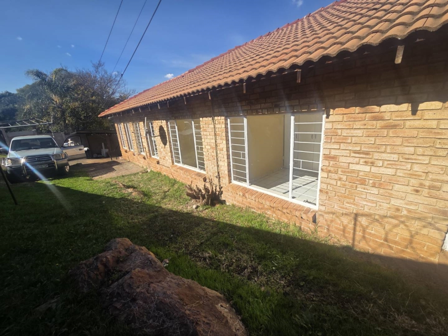 To Let 3 Bedroom Property for Rent in Breaunanda Gauteng