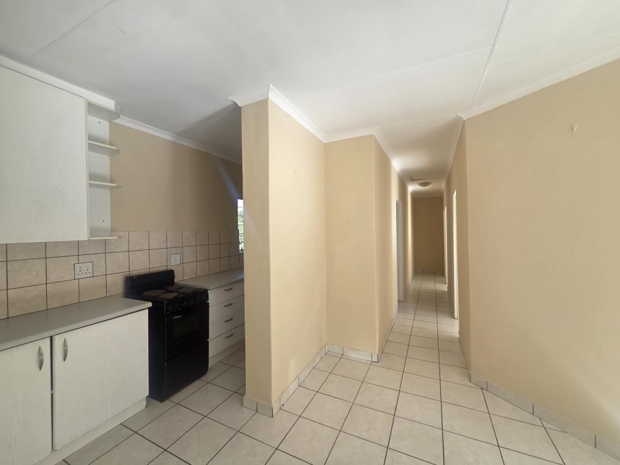 To Let 3 Bedroom Property for Rent in Breaunanda Gauteng