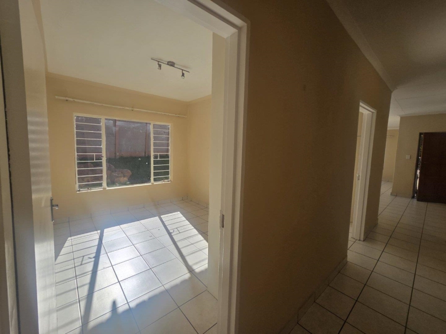 To Let 3 Bedroom Property for Rent in Breaunanda Gauteng